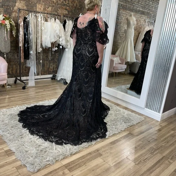 BOHO LACE -Black wedding dress! Fits size 22/24, never worn never altered. - Picture 5 of 5
